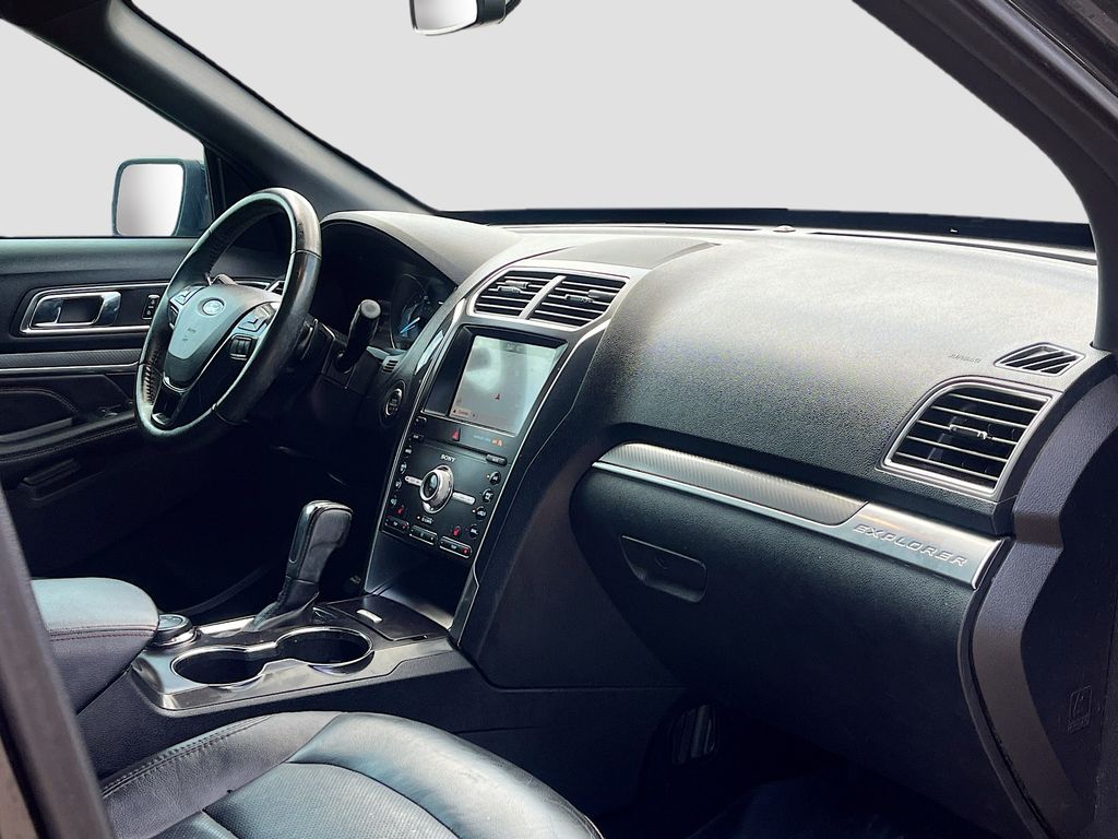 2019 Ford Explorer Sport Black at Autostrade
