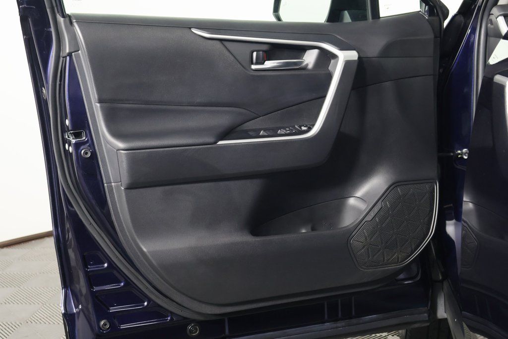 Thumbnail: 2021 Toyota RAV4 - 12