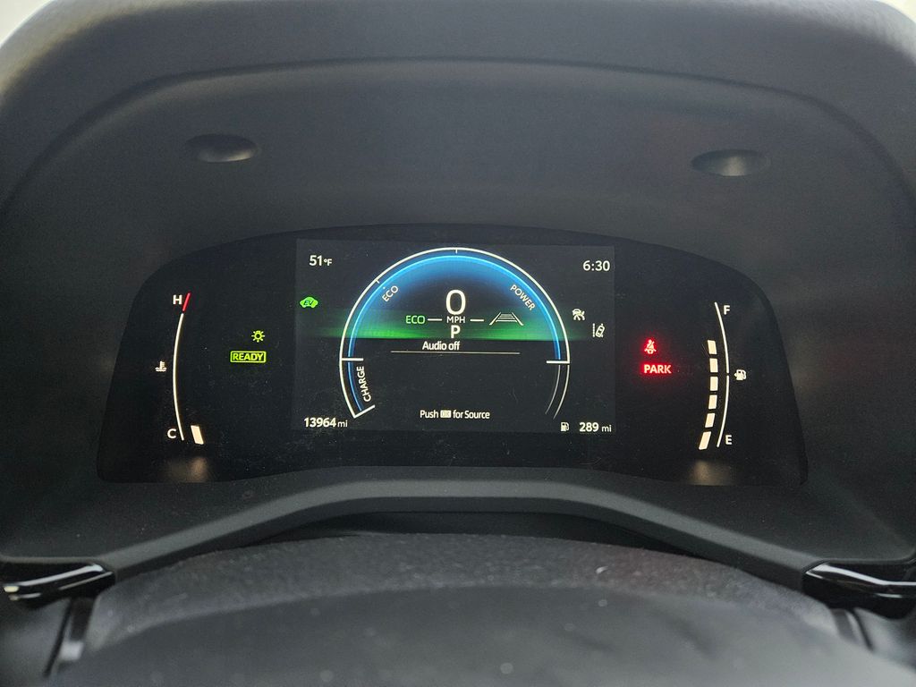 2025 Toyota Camry SE 23