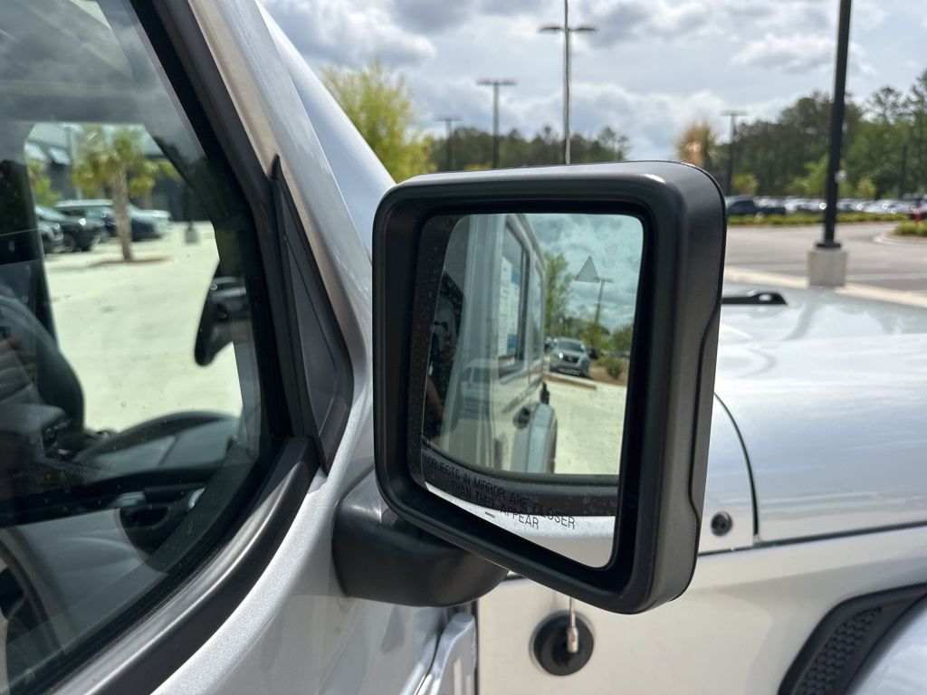 2023 Silver Zynith Clearcoat Jeep Wrangler Sahara 4X4 SUV