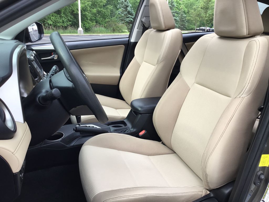 2015 Toyota RAV4 XLE 11