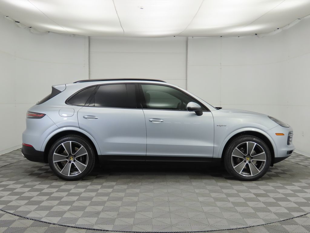 Thumbnail: 2020 Porsche Cayenne - 8