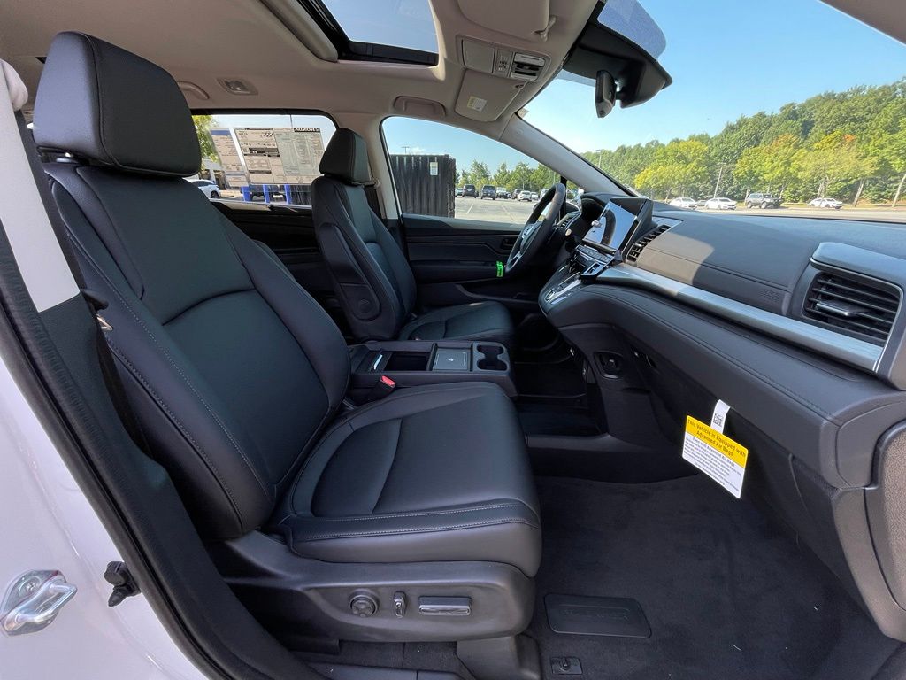 Thumbnail: 2027 Honda Odyssey - 32