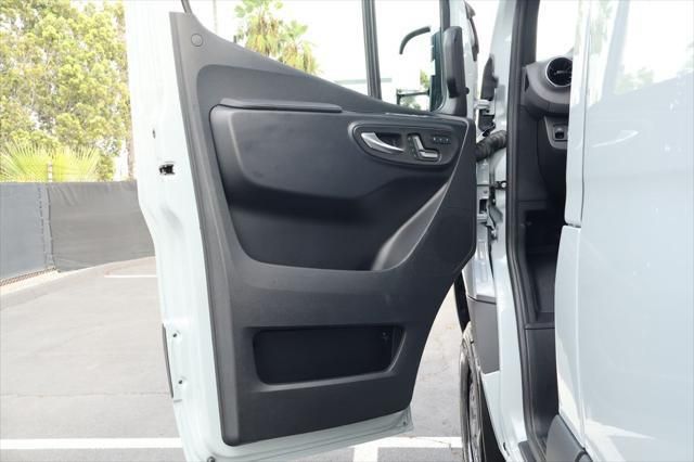 Thumbnail: 2026 Mercedes-Benz Sprinter - 7