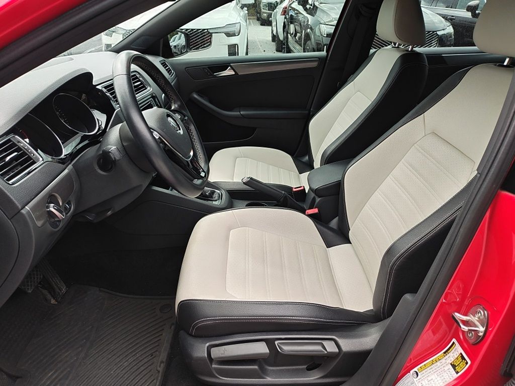 Used 2016  Volkswagen 1.8T Sport image 9
