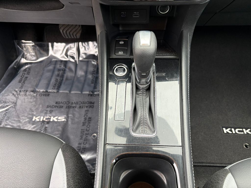 2023 Nissan Kicks SR