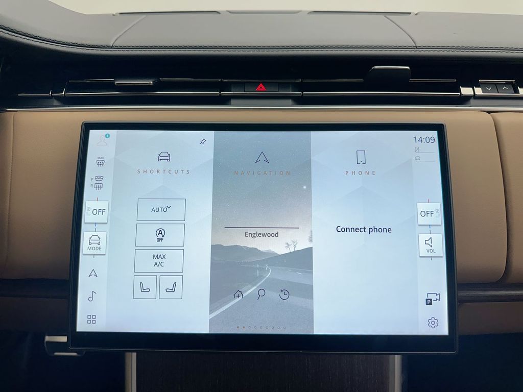2025 Land Rover Range Rover SE 12