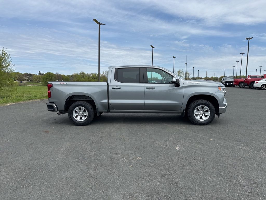 Used 2025 Chevrolet Silverado 1500 LT with VIN 1GCUKDED1SZ129622 for sale in Zumbrota, Minnesota