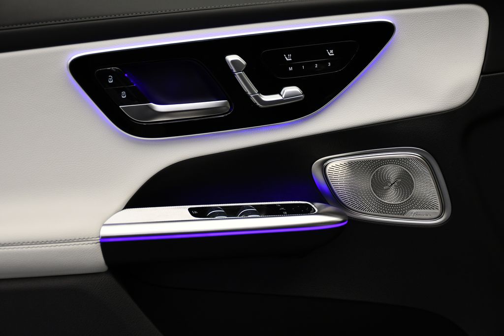 2025 Mercedes-Benz GLC 300 32