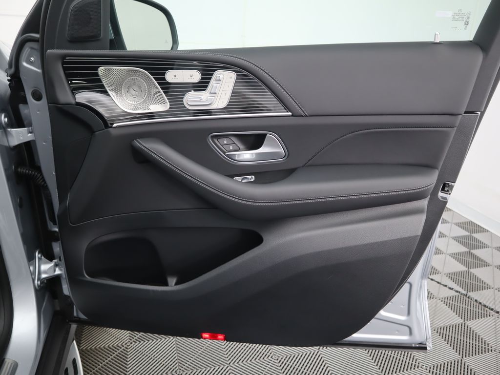 Thumbnail: 2026 Mercedes-Benz GLE - 26