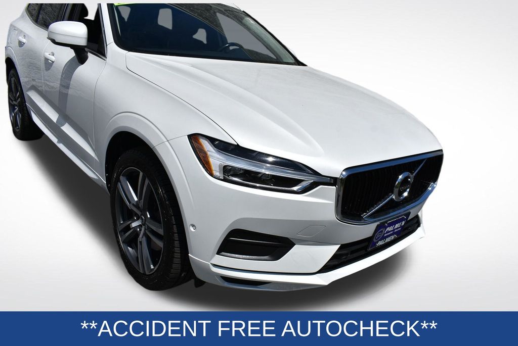 2018 Crystal White Volvo XC60 T6 Momentum AWD SUV