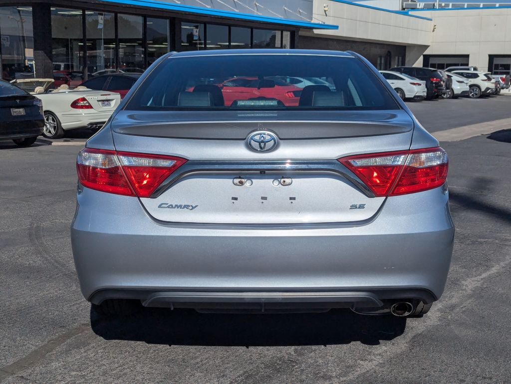 2016 Toyota Camry SE 8