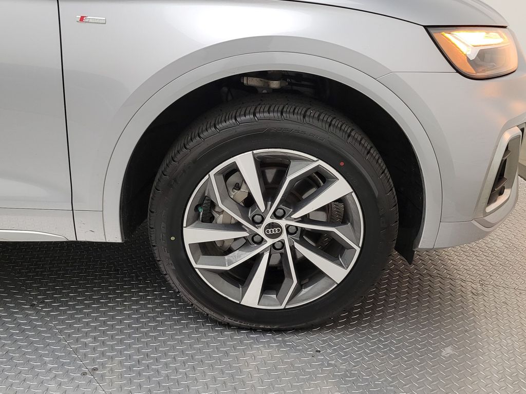 Thumbnail: 2023 Audi Q5 - 12