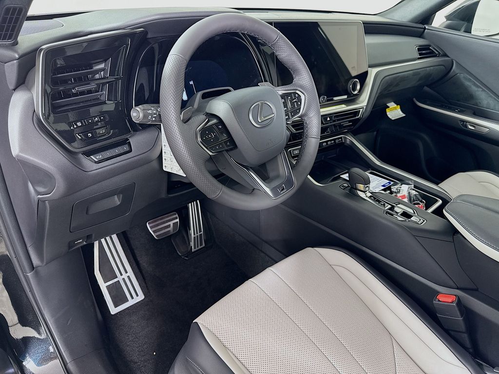 2025 Lexus TX 500h 9