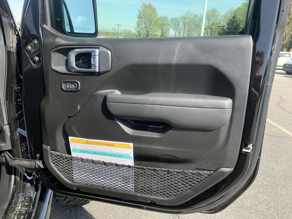 2025 Jeep Wrangler 4-Door Willys - Photo 16