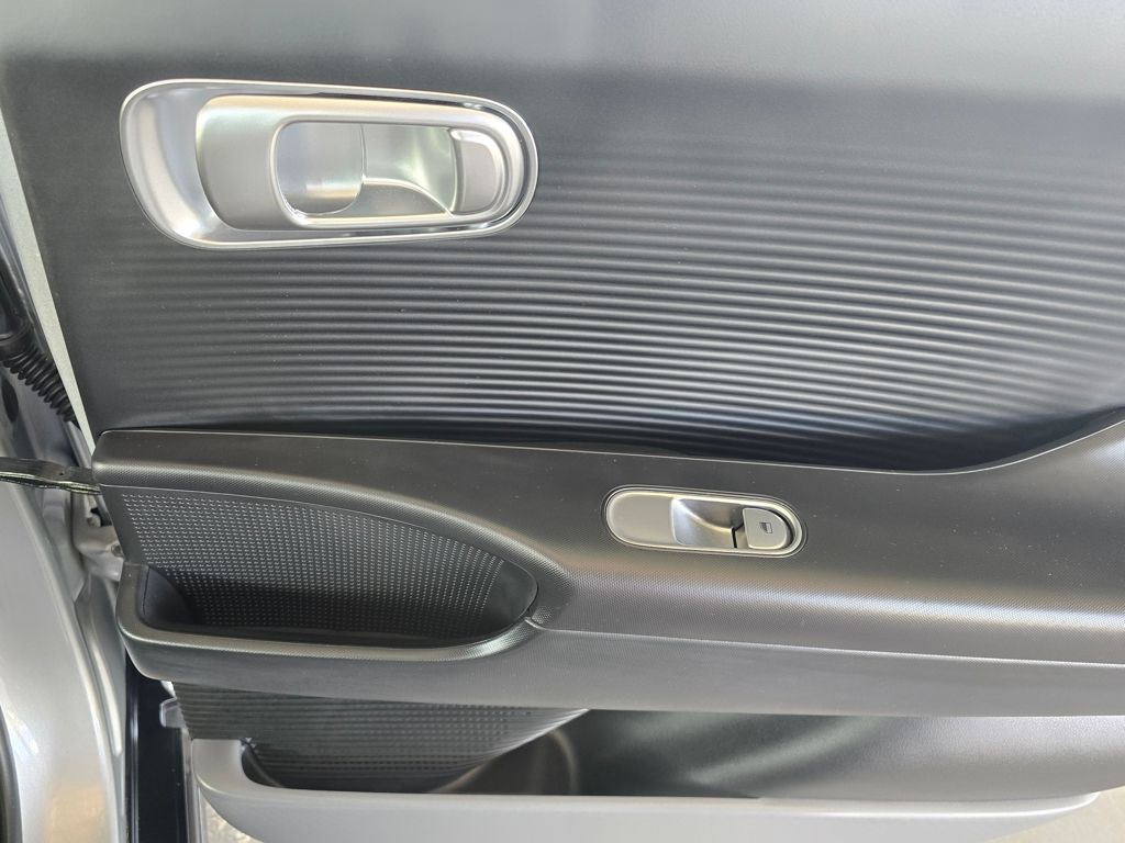 Thumbnail: 2023 Hyundai Ioniq 6 - 25