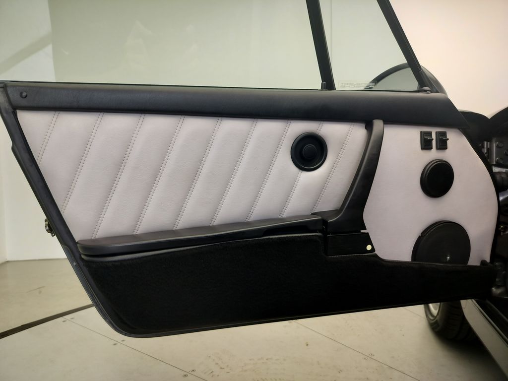 Thumbnail: 1992 Porsche 911 - 8