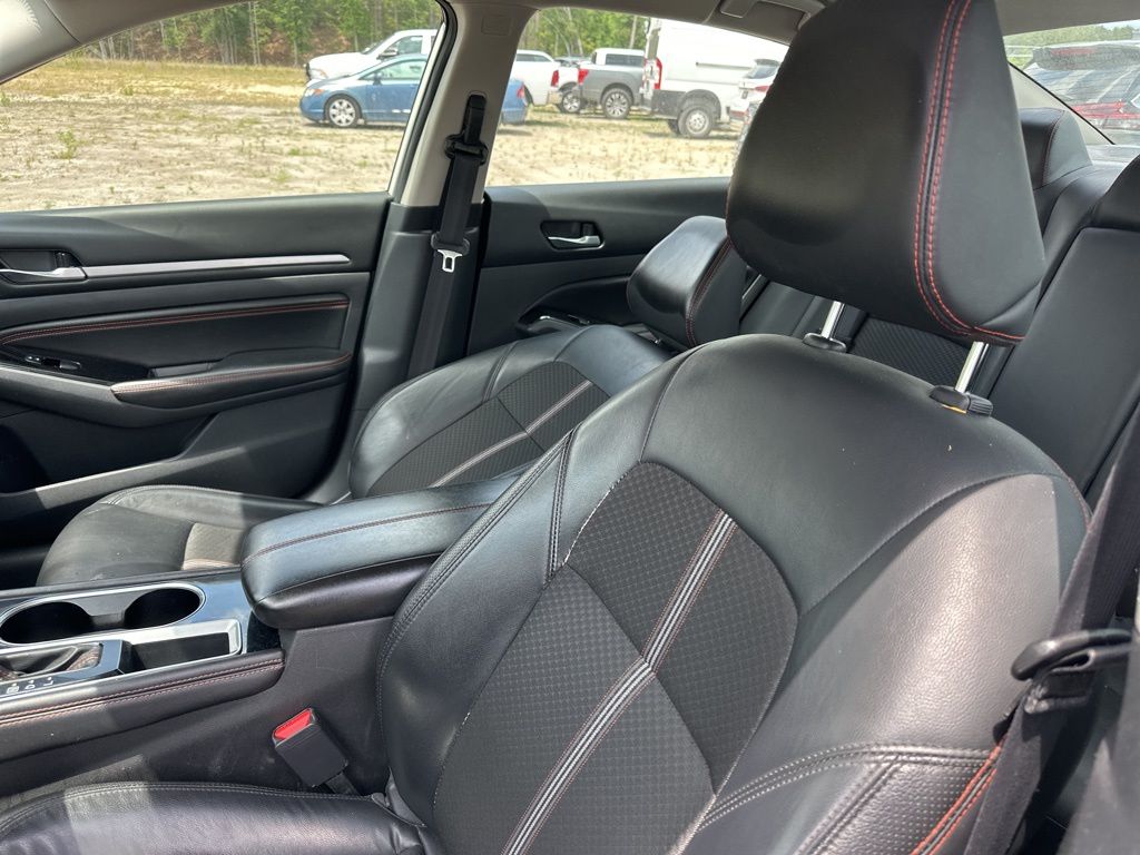 2023 Glacier White Nissan Altima 2.5 SR FWD Sedan