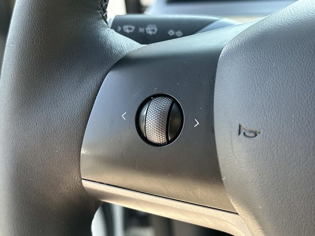 Thumbnail: 2023 Tesla Model 3 - 27