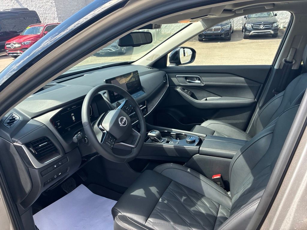2026 Nissan Rogue Platinum Gold at South Hills Kia