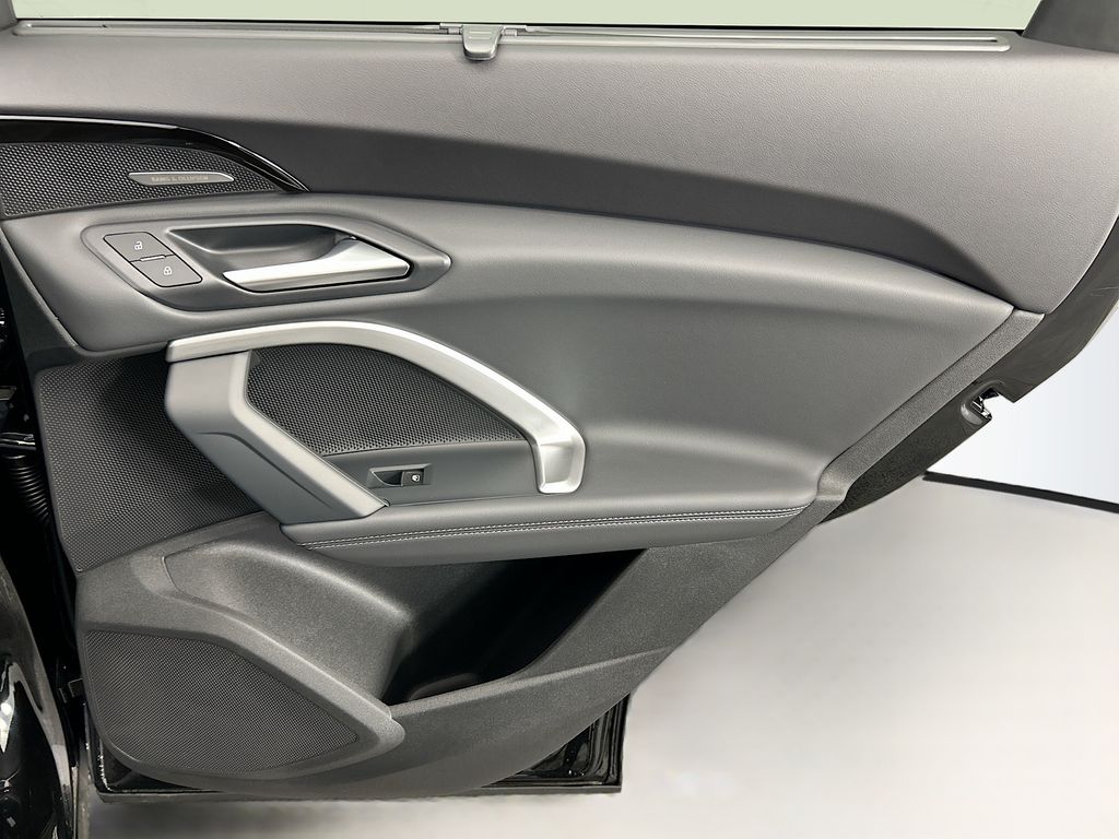 Thumbnail: 2025 Audi Q5 - 26