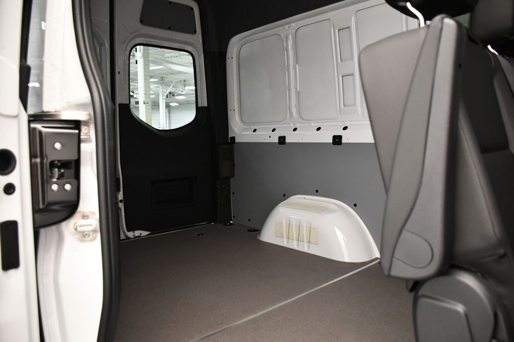 Thumbnail: 2025 Mercedes-Benz Sprinter - 32