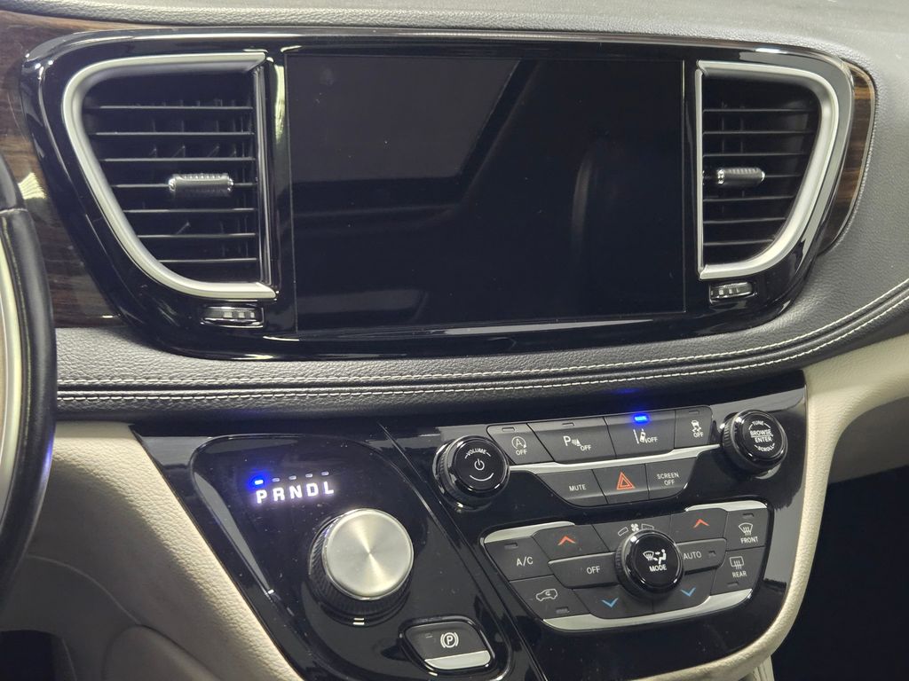 2021 Chrysler Pacifica Limited photo
