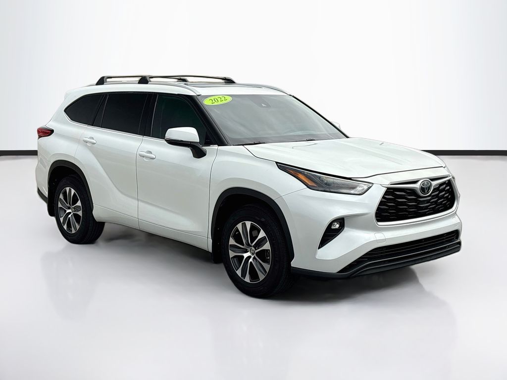 Thumbnail: 2022 Toyota Highlander - 3