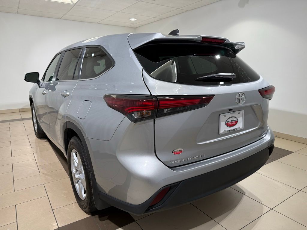Thumbnail: 2025 Toyota Highlander - 3