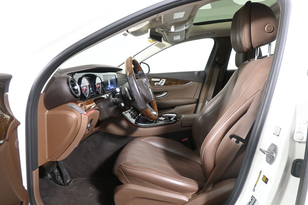 Thumbnail: 2017 Mercedes-Benz E-Class - 3