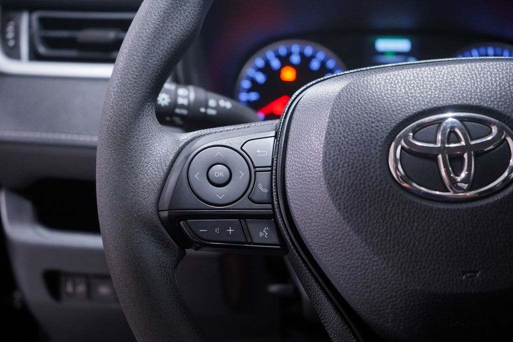 Thumbnail: 2020 Toyota RAV4 - 19
