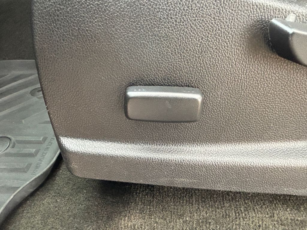 Thumbnail: 2016 GMC Canyon - 21