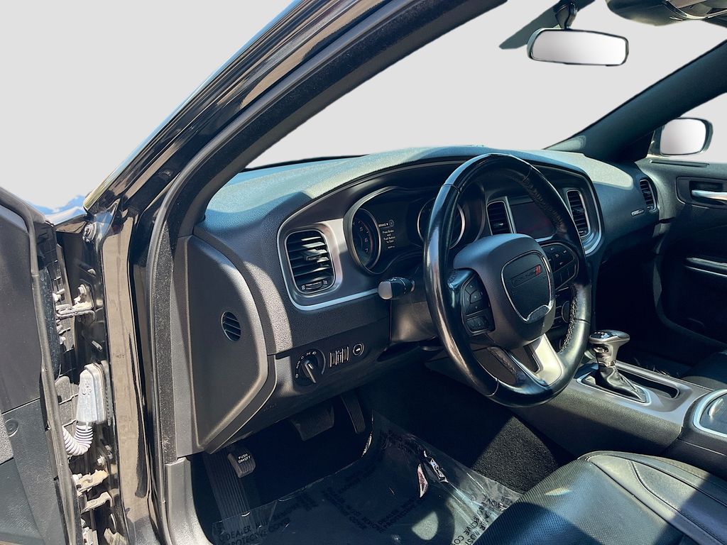 Used 2022 Black Dodge SXT image 9