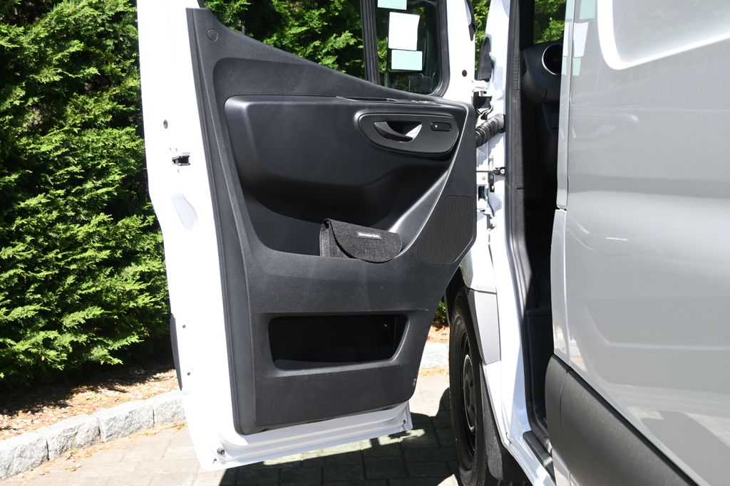 Thumbnail: 2025 Mercedes-Benz Sprinter - 14