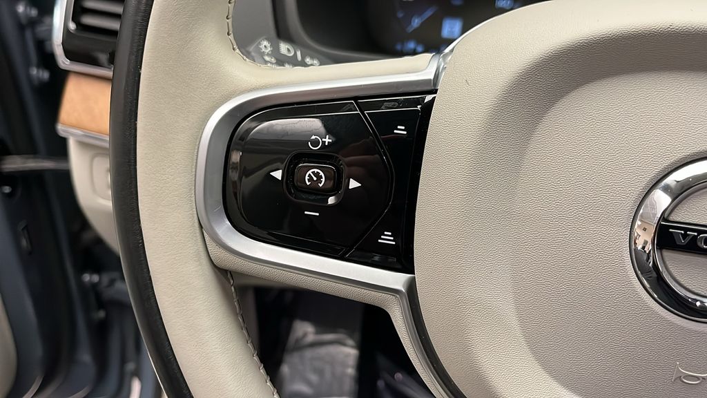 2022 Volvo XC90 T8 Inscription 14