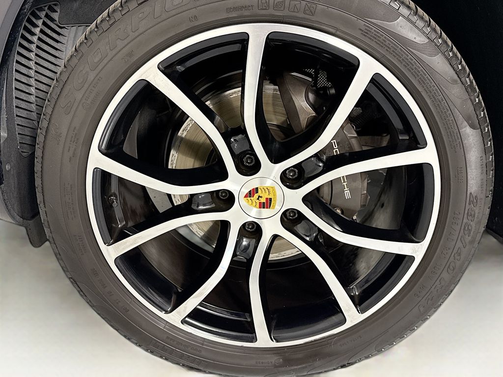 Thumbnail: 2019 Porsche Cayenne - 30