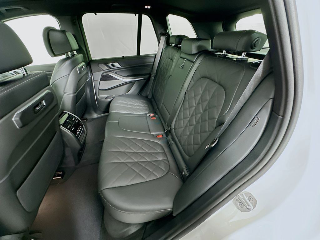 Thumbnail: 2026 BMW X5 - 17