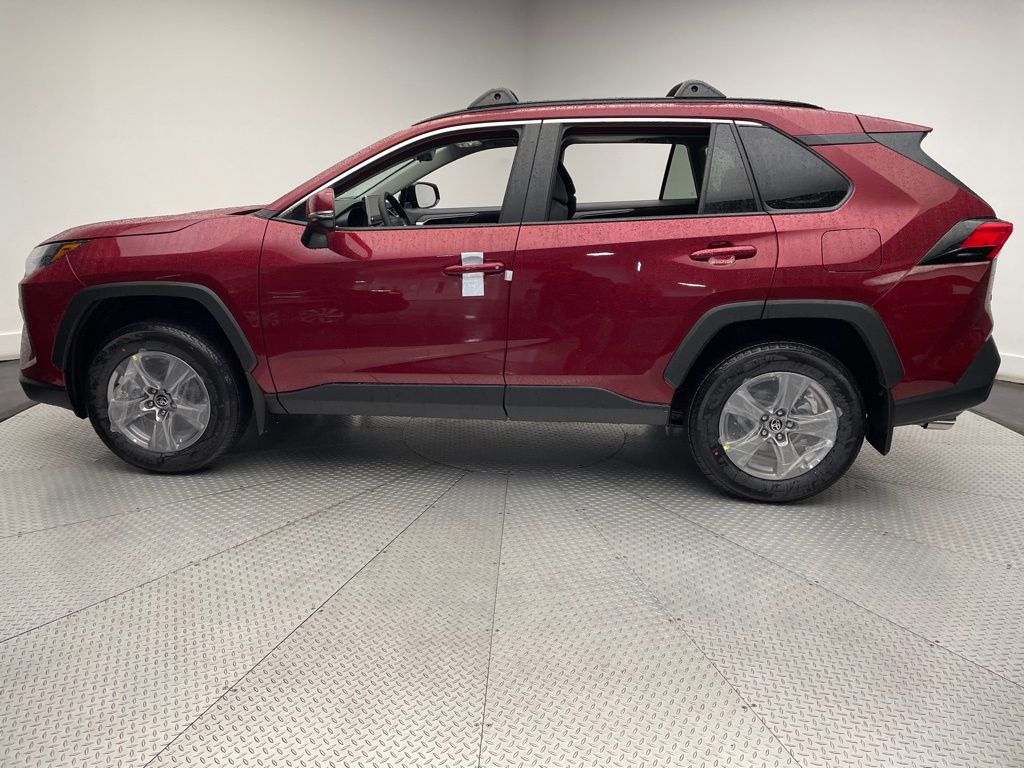 2025 Toyota RAV4 XLE 8