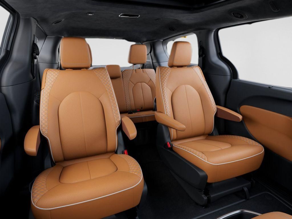 2026 Chrysler Pacifica Pinnacle White at South Hills CDJR