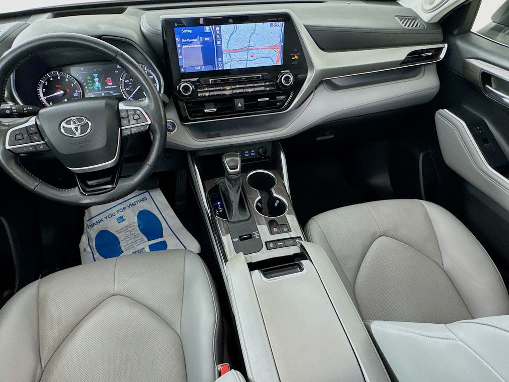 Used Car 2022 Toyota Highlander  Platinum For Sale Under $50,000 In Austin, Texas