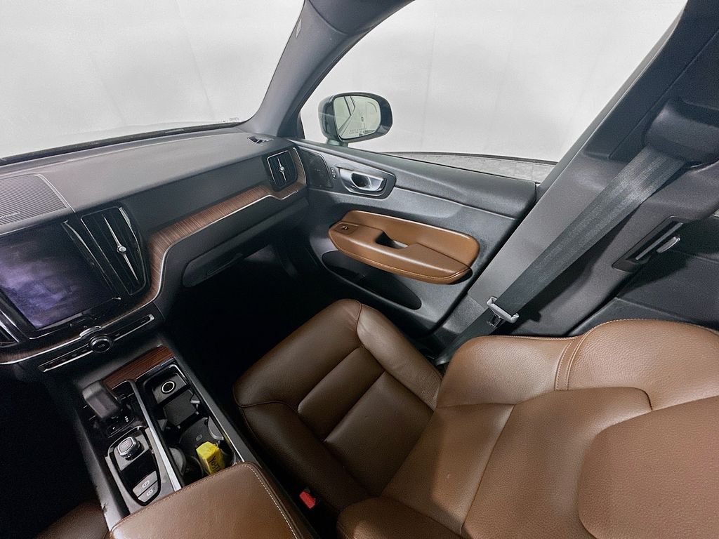 Used 2023 Silver Volvo B5 Plus Dark Theme image 11