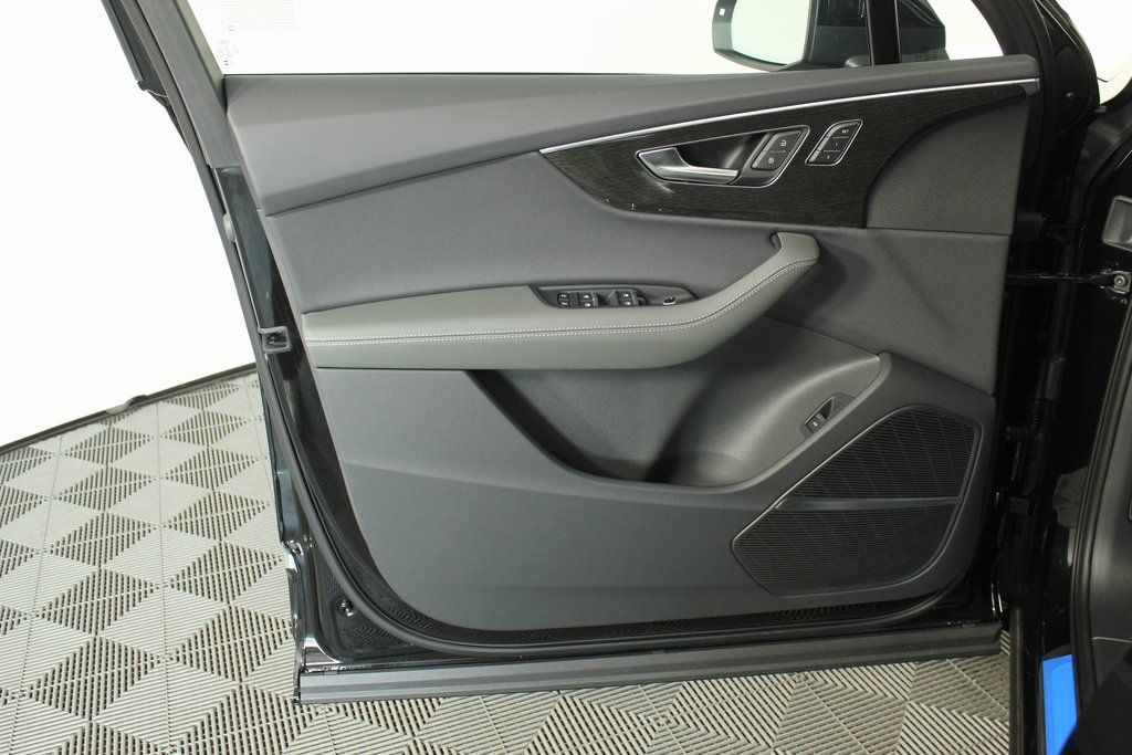 Thumbnail: 2025 Audi Q7 - 7