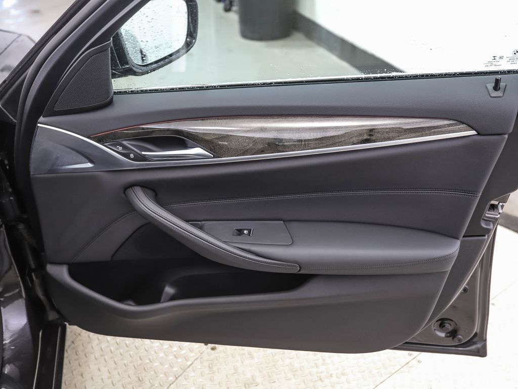2020 BMW 5 Series 530i xDrive 27
