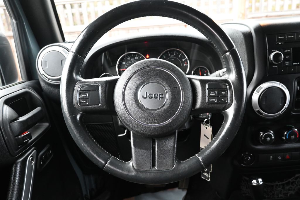 Thumbnail: 2015 Jeep Wrangler - 12