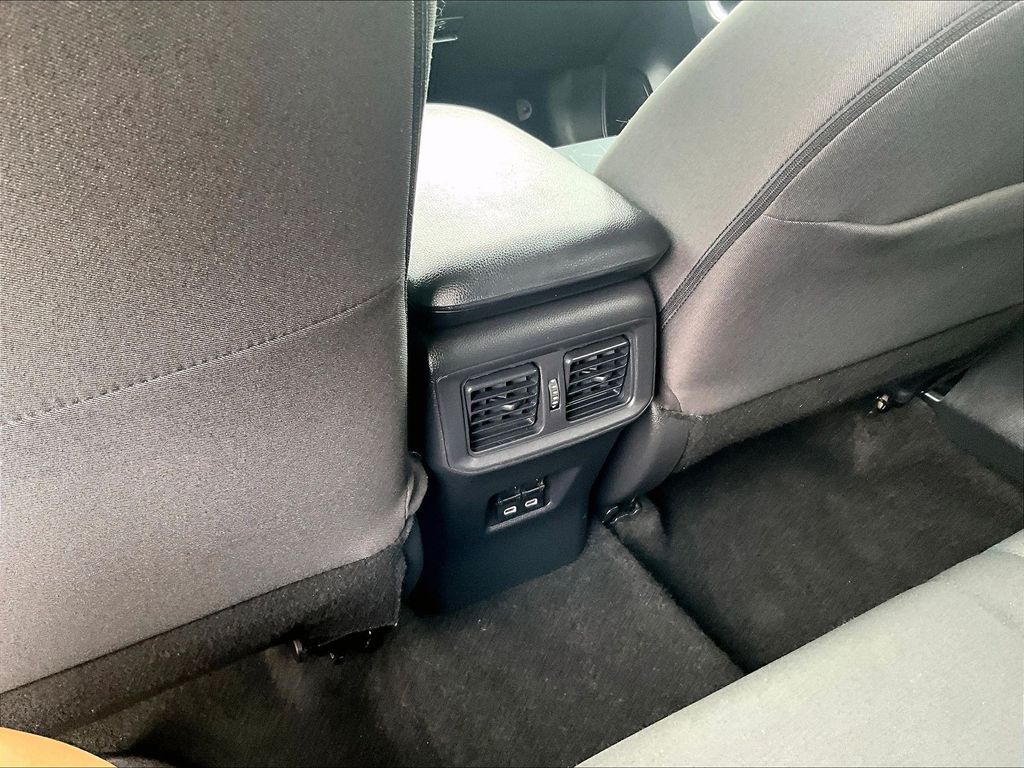 2024 Toyota RAV4 — photo 26