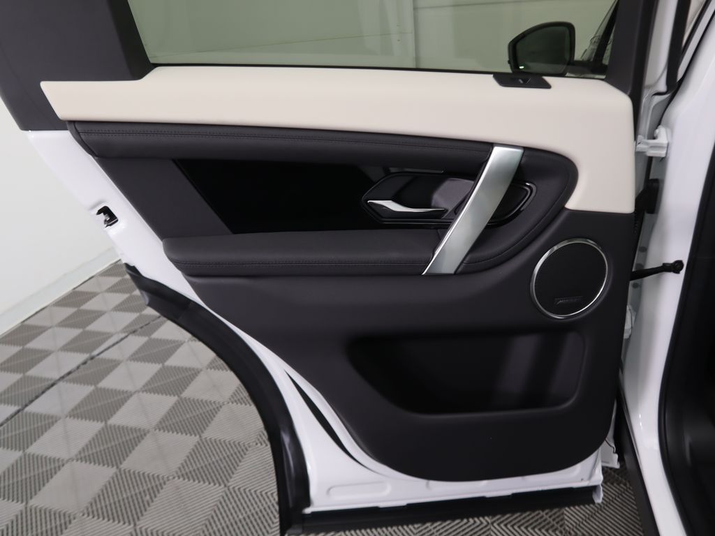 Thumbnail: 2024 Land Rover Discovery Sport - 27