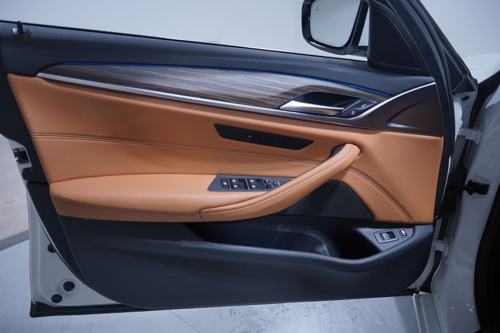 Thumbnail: 2023 BMW 5 Series - 15