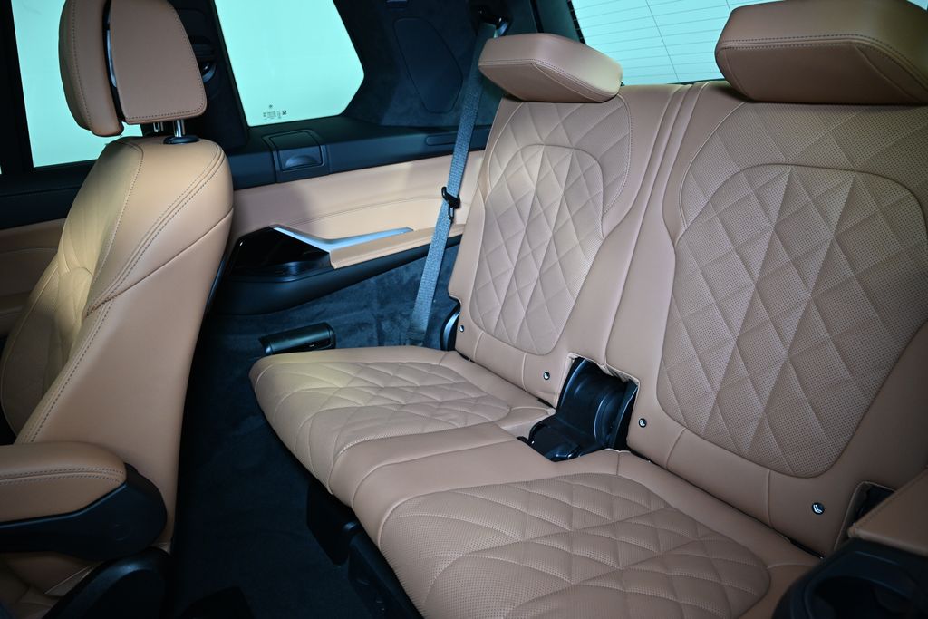 Thumbnail: 2026 BMW X7 - 26