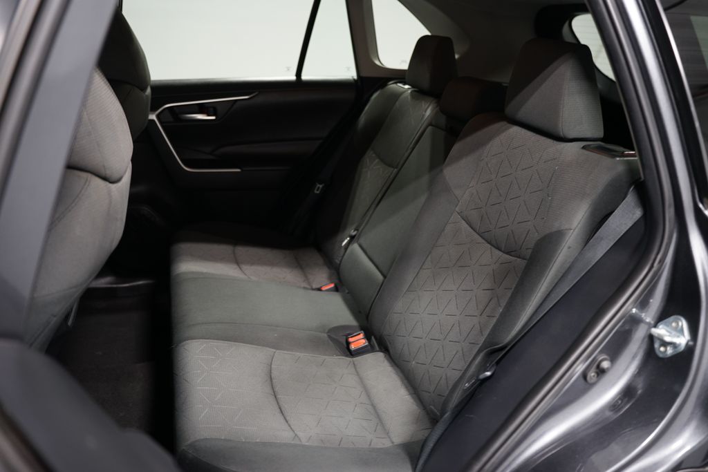 2021 Toyota RAV4 XLE 28