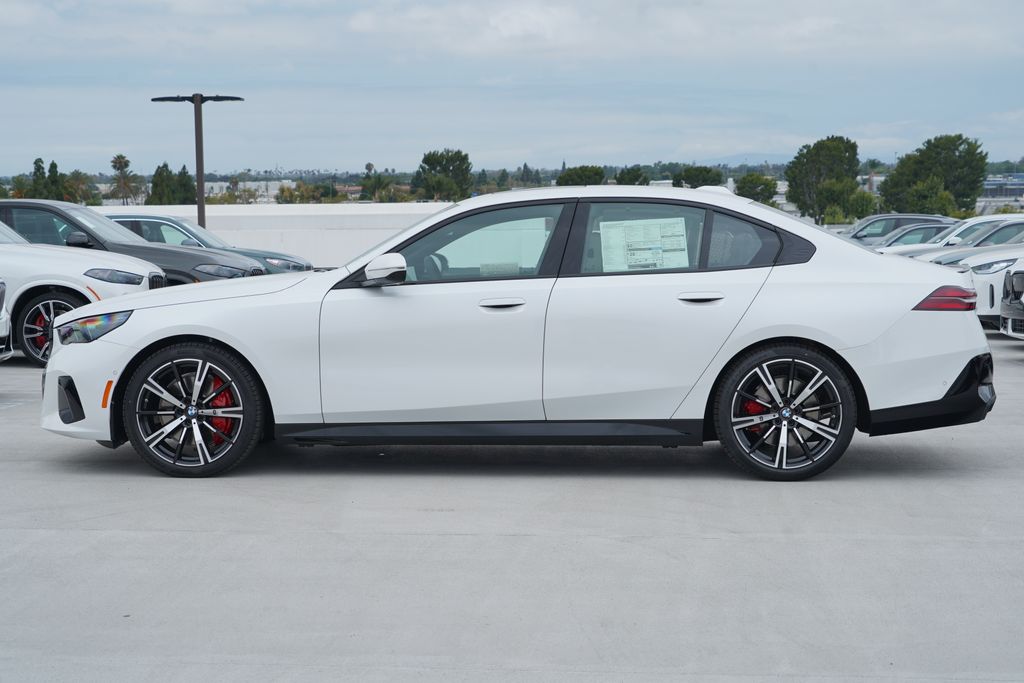 Thumbnail: 2027 BMW 5 Series - 4
